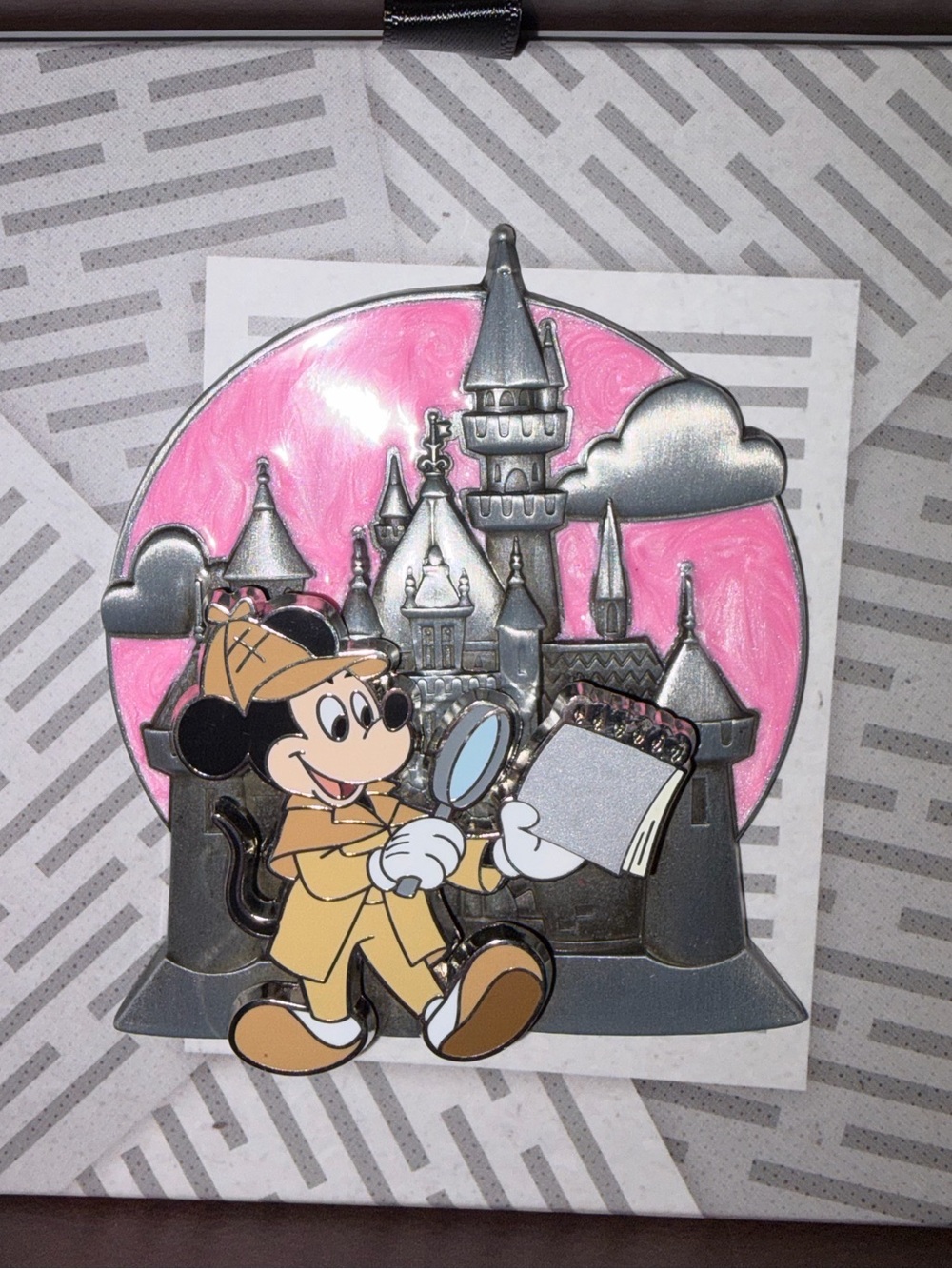 Disney Daring Detectives – Disneyland Mini Jumbo Pin Mickey Mouse